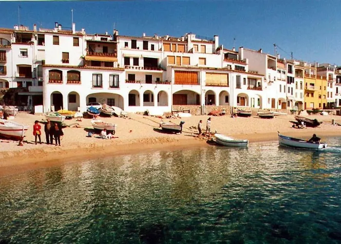 2 Minutes Walking To The Beach Parking Included